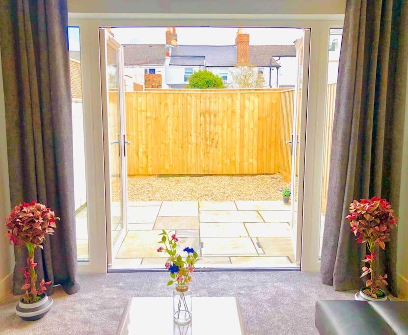 Centrally Situated House Plus Private Parking Cheltenham Exterior foto