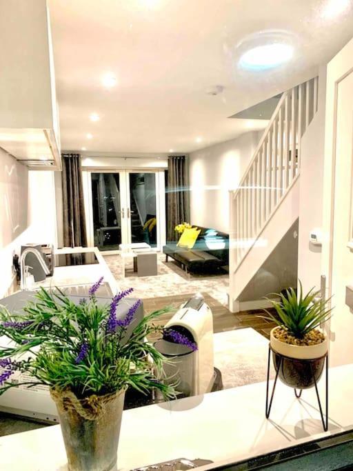 Centrally Situated House Plus Private Parking Cheltenham Exterior foto