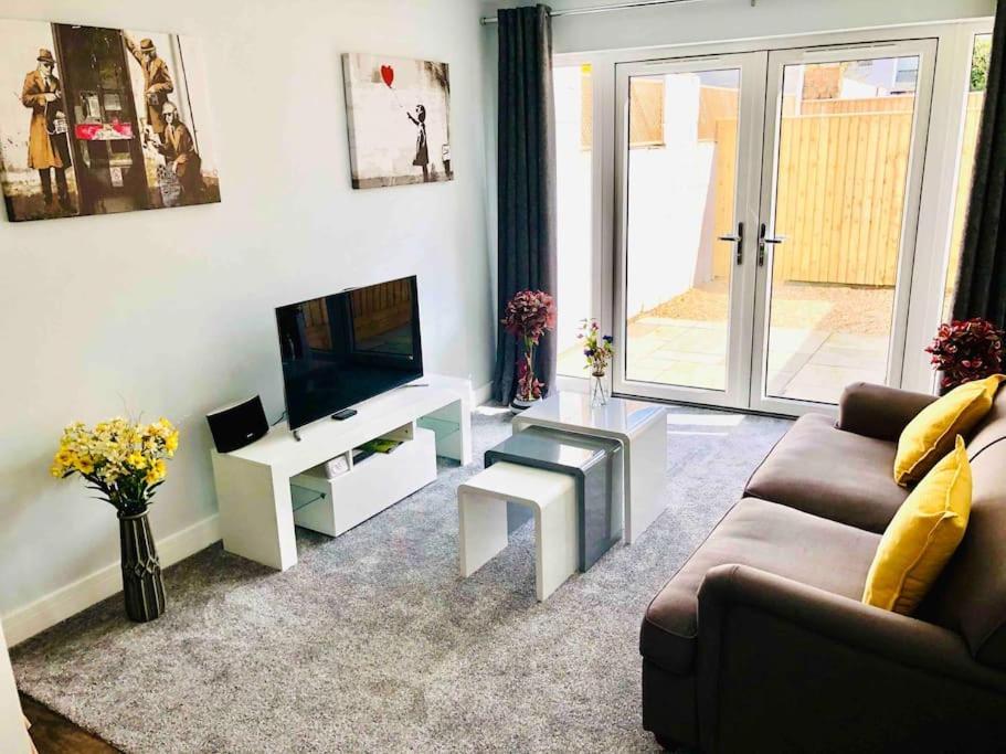 Centrally Situated House Plus Private Parking Cheltenham Exterior foto